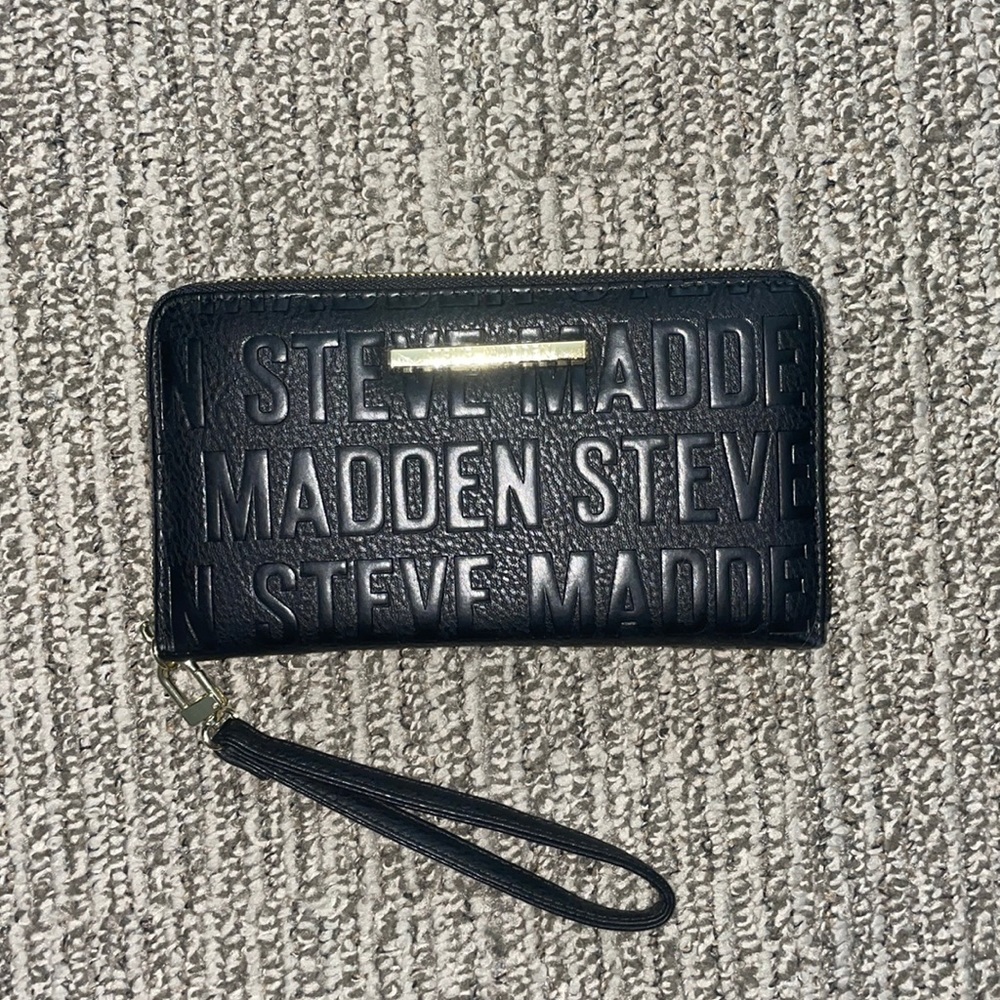 Steve Madden Wallet Wrislet